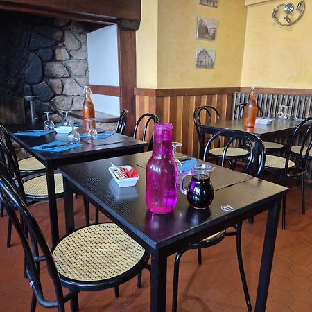 Logis Hotel Restaurant L'Oustal Naves  ภายนอก รูปภาพ