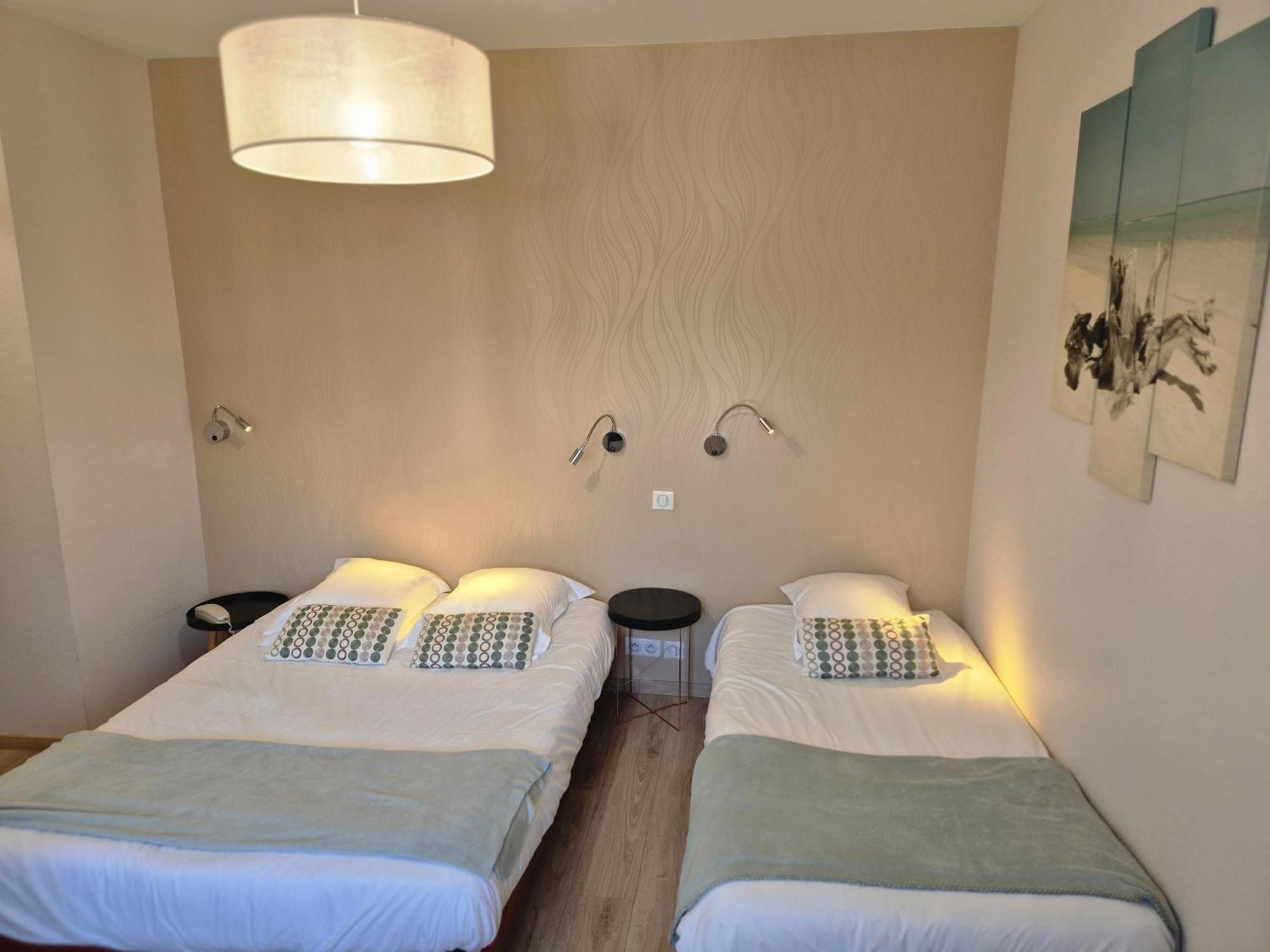 Logis Hotel Restaurant L'Oustal Naves  ภายนอก รูปภาพ