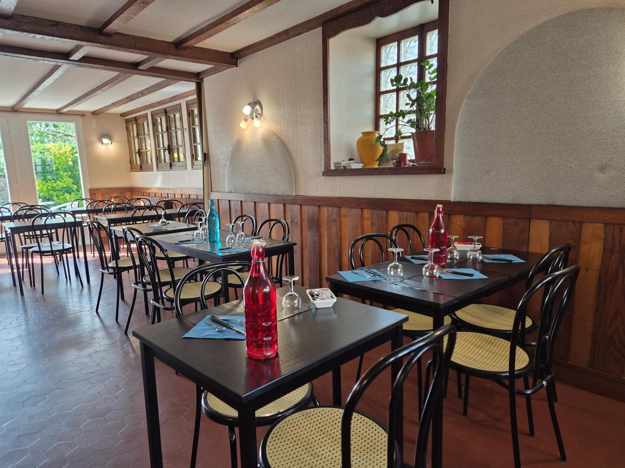 Logis Hotel Restaurant L'Oustal Naves  ภายนอก รูปภาพ