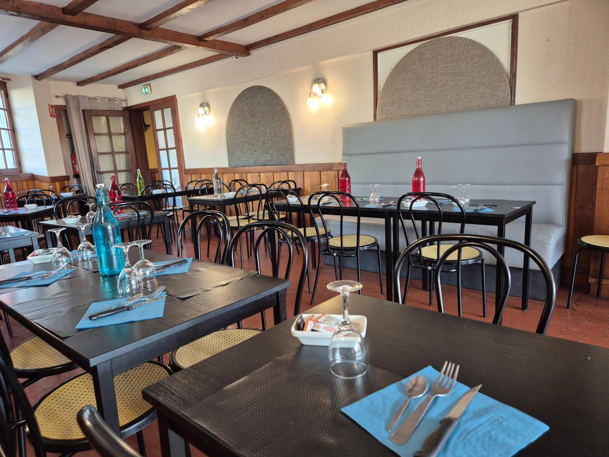 Logis Hotel Restaurant L'Oustal Naves  ภายนอก รูปภาพ