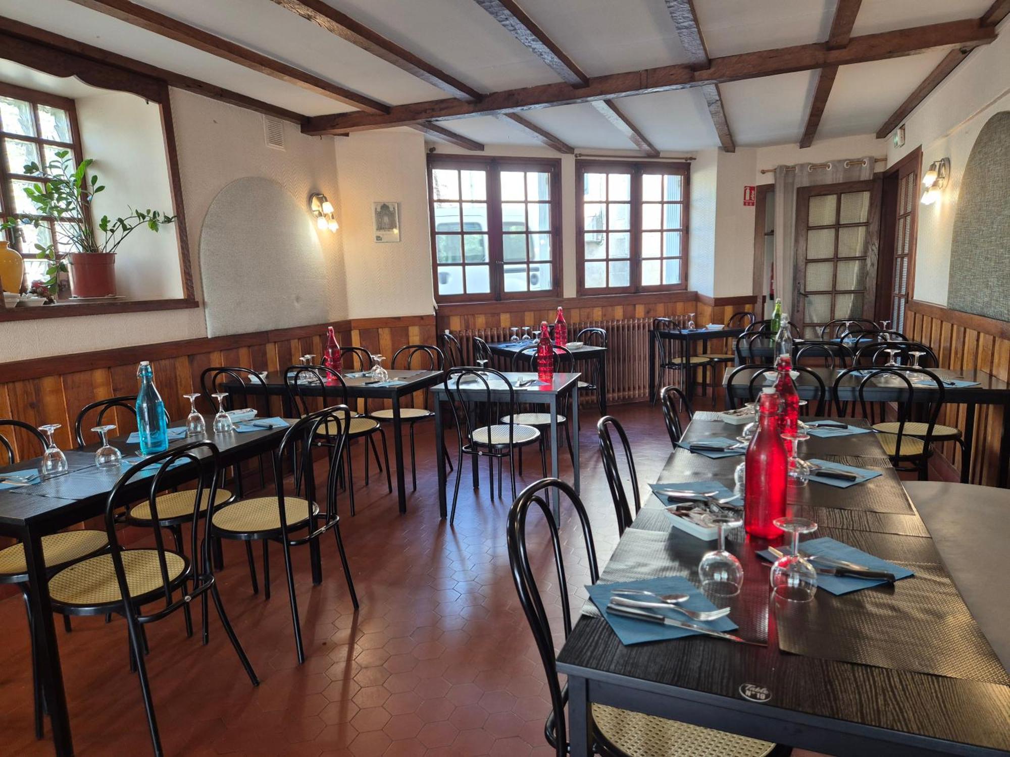 Logis Hotel Restaurant L'Oustal Naves  ภายนอก รูปภาพ