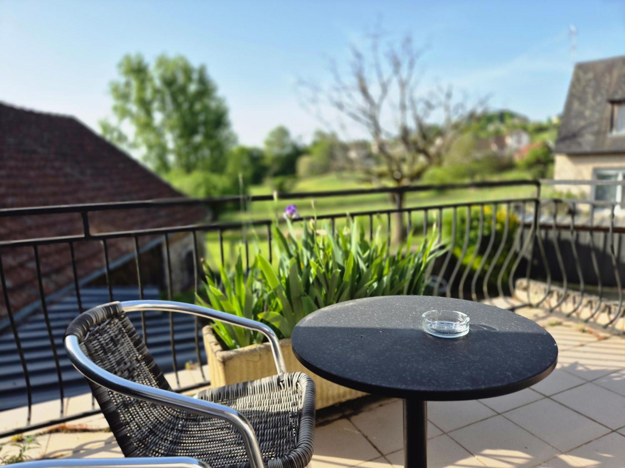 Logis Hotel Restaurant L'Oustal Naves  ภายนอก รูปภาพ