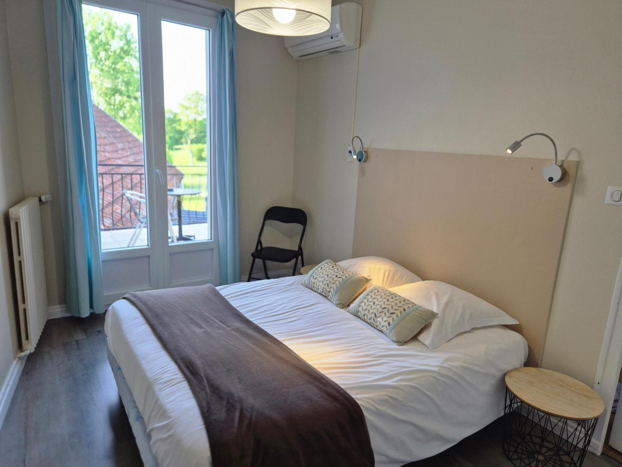 Logis Hotel Restaurant L'Oustal Naves  ภายนอก รูปภาพ