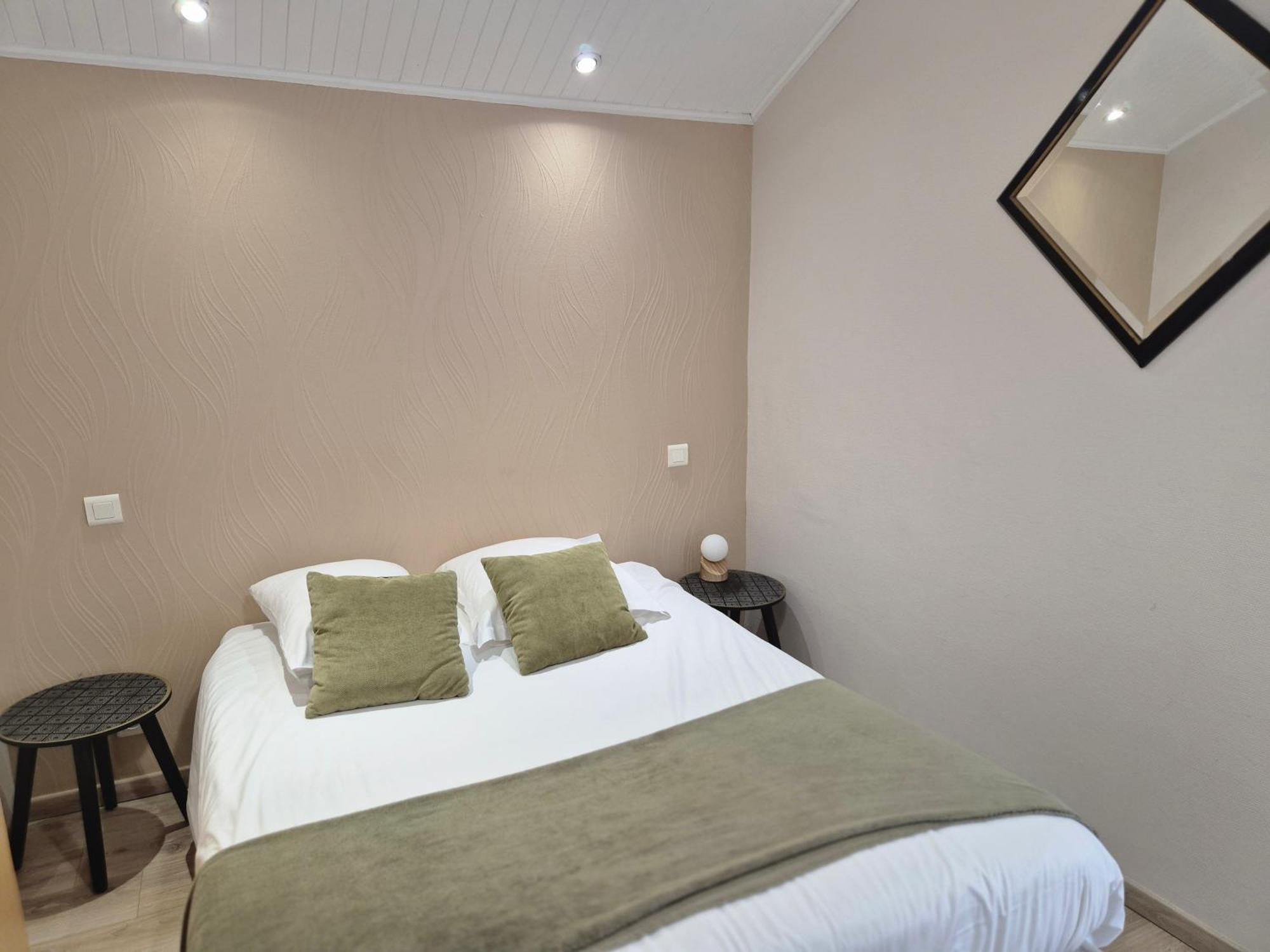 Logis Hotel Restaurant L'Oustal Naves  ภายนอก รูปภาพ