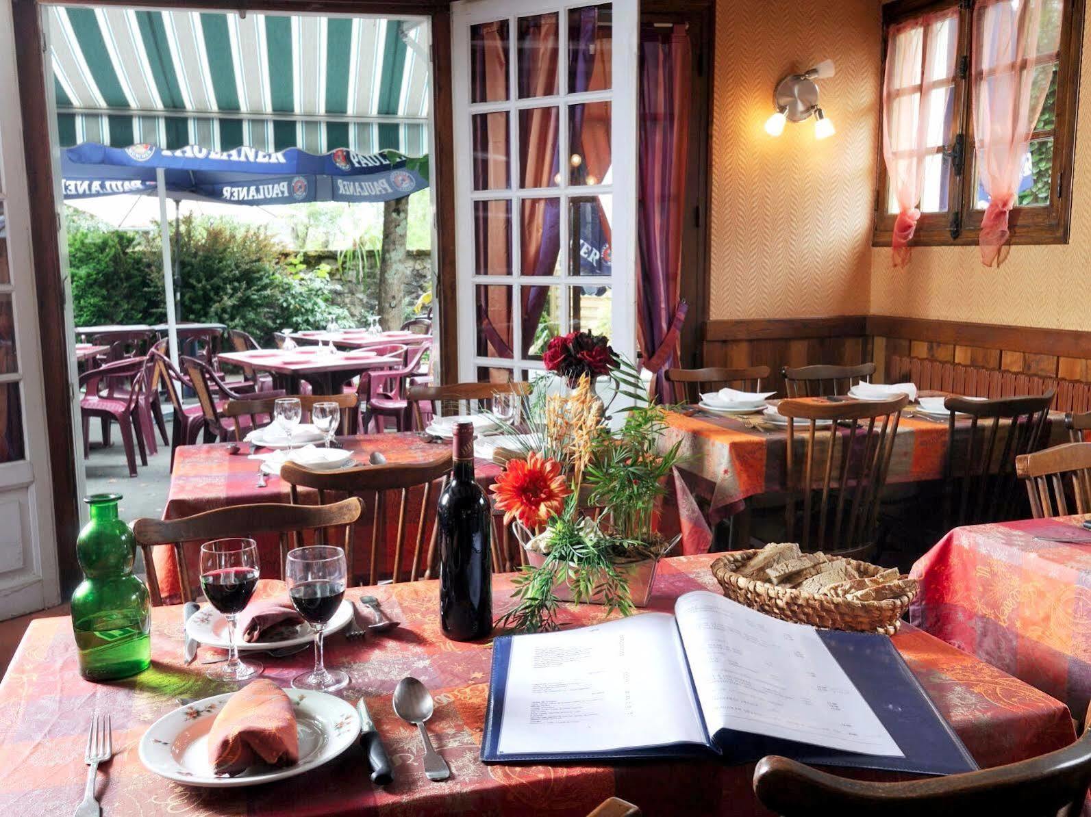 Logis Hotel Restaurant L'Oustal Naves  ภายนอก รูปภาพ