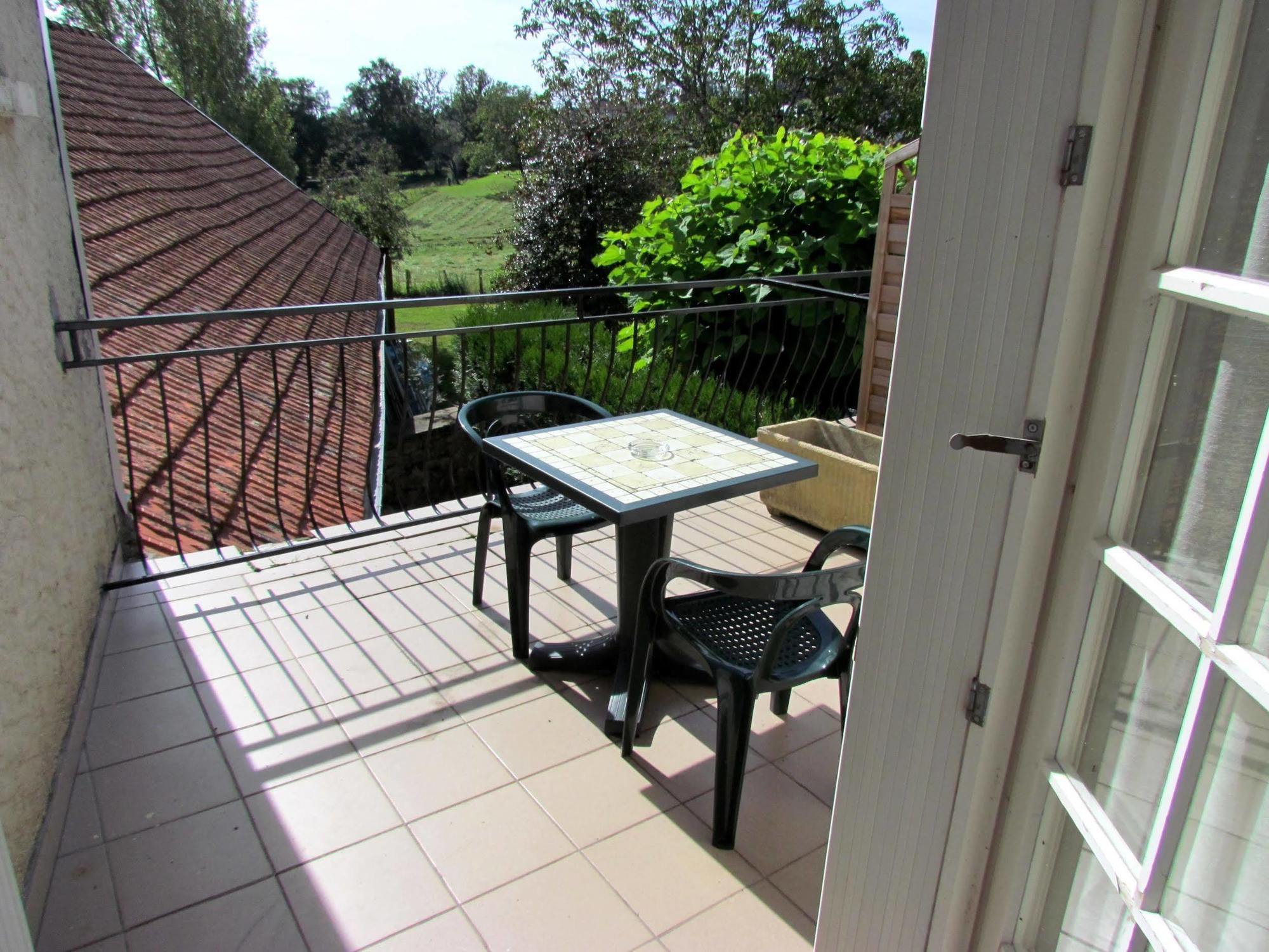 Logis Hotel Restaurant L'Oustal Naves  ภายนอก รูปภาพ